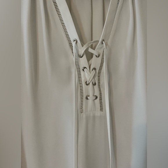 White House Black Market Bell Sleeve Flowy Rich White Blouse Women’s Size 8 - Picture 3 of 16